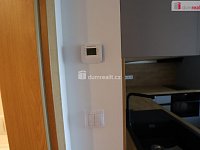 Moderní a designová bytová jednotka 1+kk v prvním patře novostavby ve Vysočanech - 17