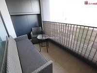 Moderní a designová bytová jednotka 1+kk v prvním patře novostavby ve Vysočanech - 18