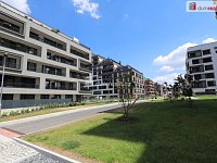 Moderní a designová bytová jednotka 1+kk v prvním patře novostavby ve Vysočanech - 26