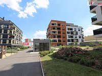 Moderní a designová bytová jednotka 1+kk v prvním patře novostavby ve Vysočanech - 29