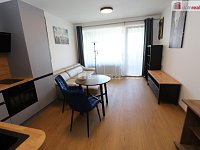 Moderní a designová bytová jednotka 1+kk v prvním patře novostavby ve Vysočanech - 9