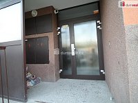 Krásný udržovaný byt 2+kk/L s lodžií s hezkým výhledem v Karlových Varech - 13