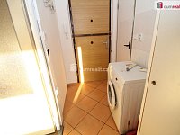 Krásný udržovaný byt 2+kk/L s lodžií s hezkým výhledem v Karlových Varech - 6