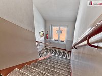 Prodej slunného bytu 1+kk v Karlových Varech Tuhnicích - 8
