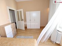 Prostorný slunný byt 4+kk v pátém patře cihlového domu s výtahem na Vinohradech - 11