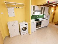 Prostorný byt 1+kk s patrem na spaní, 43 m2, 1NP, Praha 5 - Smíchov - 13