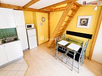 Prostorný byt 1+kk s patrem na spaní, 43 m2, 1NP, Praha 5 - Smíchov - 3