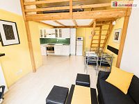 Prostorný byt 1+kk s patrem na spaní, 43 m2, 1NP, Praha 5 - Smíchov - 7