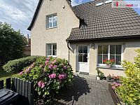 Prodej domu 120 m2 P5 Slatinová Řeporyje garáž 38 m2 zahradní domek bazén 