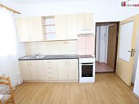 Pěkný slunný byt 2+kk v prvním patře cihlového domu v Bečově nad Teplou s parkováním ve dvoře - 2