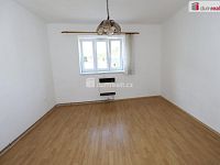 Pěkný slunný byt 2+kk v prvním patře cihlového domu v Bečově nad Teplou s parkováním ve dvoře - 3