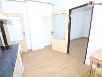 Pěkný slunný byt 2+kk v prvním patře cihlového domu v Bečově nad Teplou s parkováním ve dvoře - 7