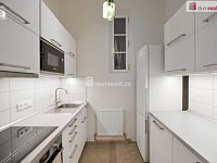 Nádherný stylový byt 1+1 v centru Prahy s vestavěným patrem na spaní a geniem loci - 5