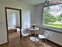 Prodej kompletně zrekonstruovaného bytu 3+1+L v Příšovicích - jídelní kout kuchyně