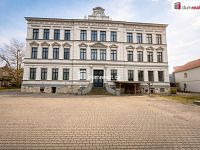 Pronájem reprezentativní kanceláře 85 m² se dvěma parkovacími místy – Modlany