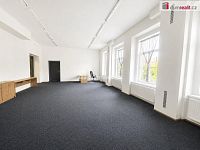 Pronájem reprezentativní kanceláře 85 m² se dvěma parkovacími místy – Modlany - 2