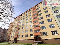Pronájem bytu 3+1 s balkonem v Ostrově 