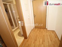Krásný slunný byt 2+kk/B/S se sklepem a balkonem v prvním patře novostavby v Doubí, Karlovy Vary - 8