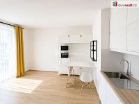 Světlý byt 1+kk, 32 m2 + 5 m2 balkon, parkkovací stání, 3.patro / výtah, Hostivice
