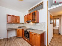 Krásný slunný byt 2+1 po rekonstrukci v prvním patře cihlového domu na Jarově - 8