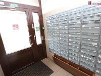 Udržovaná slunná garsonka s výhledem na Rolavu v Karlových Varech - 22