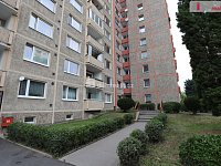 Udržovaná slunná garsonka s výhledem na Rolavu v Karlových Varech - 23