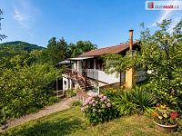 Jedinečná nabídka v Brné nad Labem – chata s velkým pozemkem a výhledem na řeku Labe