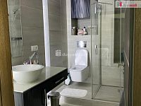 Krásný slunný mezonetový byt 5+kk ve třetím patře cihlového domu Karlovy Vary - Dvory - 10