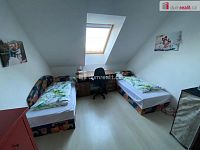 Krásný slunný mezonetový byt 5+kk ve třetím patře cihlového domu Karlovy Vary - Dvory - 11