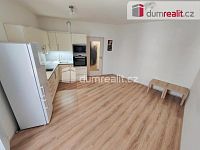Světlý byt 1+kk/B s balkonem (27,8 m2 + 3 m2 balkon +  3,2 m2 sklep), 3.p (4NP), rezidence Veselská - 3 etapa, Praha 8 - Letňany