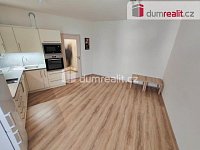 Světlý byt 1+kk/B s balkonem (27,8 m2 + 3 m2 balkon +  3,2 m2 sklep), 3.p (4NP), rezidence Veselská - 3 etapa, Praha 8 - Letňany - 4