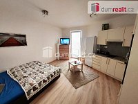 Světlý byt 1+kk/B s balkonem (27,8 m2 + 3 m2 balkon +  3,2 m2 sklep), 3.p (4NP), rezidence Veselská - 3 etapa, Praha 8 - Letňany - 9