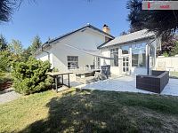 Pronájem domu 225 m2 681 m2 pozemek parkovací stání zahrada terasa 