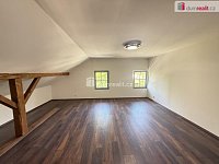 Pronájem domu 6+kk 225 m2 681 m2 pozemek parkovací stání zahrada terasa  - 11