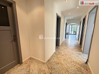 Pronájem domu 6+kk 225 m2 681 m2 pozemek parkovací stání zahrada terasa  - 13