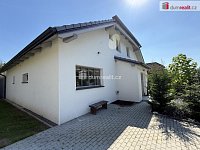 Pronájem domu 6+kk 225 m2 681 m2 pozemek parkovací stání zahrada terasa  - 23
