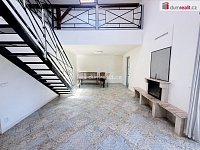 Pronájem domu 6+kk 225 m2 681 m2 pozemek parkovací stání zahrada terasa  - 5