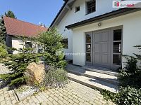 Pronájem domu 6+kk 225 m2 681 m2 pozemek parkovací stání zahrada terasa  - 23