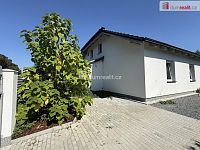Pronájem domu 6+kk 225 m2 681 m2 pozemek parkovací stání zahrada terasa  - 24