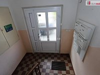 Útulný udržovaný byt 2+1 v prvním patře cihlové budovy v Dobřanech - 13