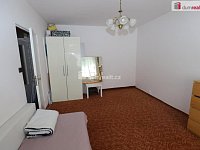 Krásný útulný vybavený byt 1+1 ve zvýšeném přízemí panelového domu v Sokolově - 6