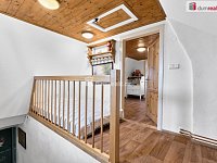 Dům 90 m² po kompletní rekonstrukci se srubem, pár minut od Lipna. Zahrada od Dana Kohouta, vlastní studna, krb. - 18