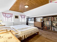 Dům 90 m² po kompletní rekonstrukci se srubem, pár minut od Lipna. Zahrada od Dana Kohouta, vlastní studna, krb. - 19