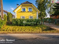Dům 90 m² po kompletní rekonstrukci se srubem, pár minut od Lipna. Zahrada od Dana Kohouta, vlastní studna, krb. - 3