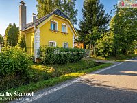 Dům 90 m² po kompletní rekonstrukci se srubem, pár minut od Lipna. Zahrada od Dana Kohouta, vlastní studna, krb. - 6