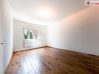 K prodeji, rodinný dům 4+1 s balkónem, zahrádkou a krytým parkovacím stáním, Ledčická 628/2, Dolní Chabry 184 00, Praha 8 - 28