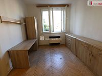 Pěkný útulný byt 2+kk ve druhém patře cihlového domu se zahradou - 2