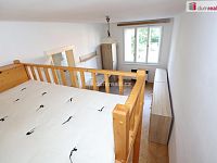 Pěkný útulný byt 2+kk ve druhém patře cihlového domu se zahradou - 4