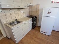 Pěkný útulný byt 2+kk ve druhém patře cihlového domu se zahradou - 9