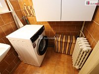 Krásný slunný prostorný byt 2+1 v prvním patře s balkonem v cihlovém domě na Vinohradech - 14